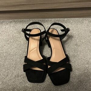 Elegant Black Cross-Strap Sandals